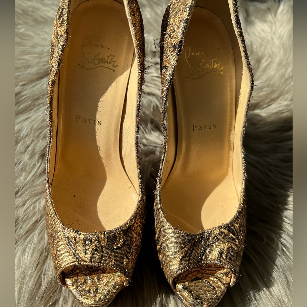Christian Louboutin Gold Brocade Fabric Lady Peep-Toe Platform Pumps Size 37